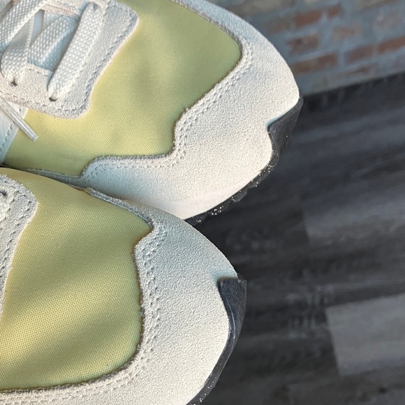 New Balance - Picture 11 of 17